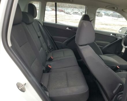 Білий Фольксваген Тігуан, об'ємом двигуна 2 л та пробігом 153 тис. км за 8300 $, фото 10 на Automoto.ua