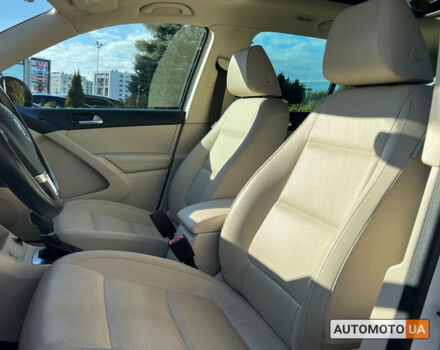 Білий Фольксваген Тігуан, об'ємом двигуна 2 л та пробігом 150 тис. км за 15999 $, фото 17 на Automoto.ua