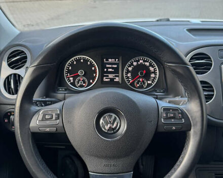 Белый Фольксваген Тигуан, объемом двигателя 2 л и пробегом 54 тыс. км за 15200 $, фото 60 на Automoto.ua