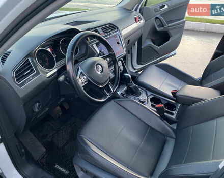 Білий Фольксваген Тігуан, об'ємом двигуна 1.98 л та пробігом 128 тис. км за 24000 $, фото 16 на Automoto.ua