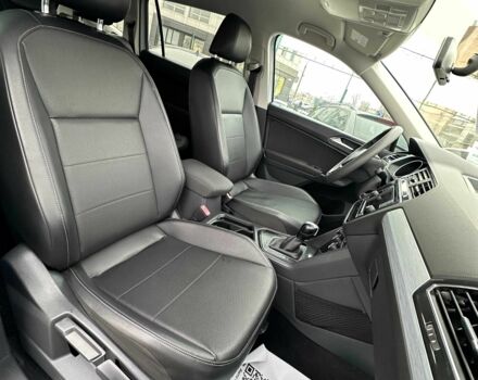 Белый Фольксваген Тигуан, объемом двигателя 2 л и пробегом 99 тыс. км за 18450 $, фото 6 на Automoto.ua