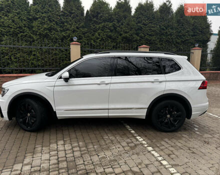 Белый Фольксваген Тигуан, объемом двигателя 2 л и пробегом 120 тыс. км за 22200 $, фото 2 на Automoto.ua