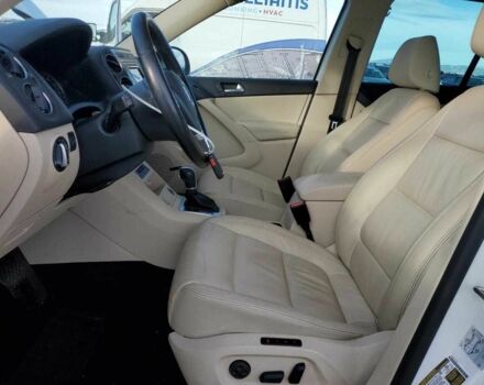 Белый Фольксваген Тигуан, объемом двигателя 2 л и пробегом 140 тыс. км за 1700 $, фото 6 на Automoto.ua