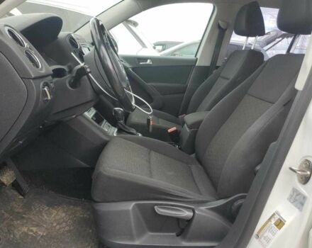 Білий Фольксваген Тігуан, об'ємом двигуна 2 л та пробігом 56 тис. км за 1200 $, фото 6 на Automoto.ua