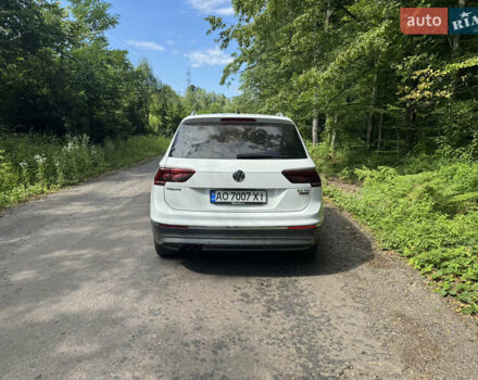 Белый Фольксваген Тигуан, объемом двигателя 1.97 л и пробегом 282 тыс. км за 22500 $, фото 4 на Automoto.ua