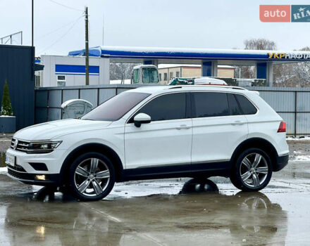 Белый Фольксваген Тигуан, объемом двигателя 2 л и пробегом 210 тыс. км за 23999 $, фото 6 на Automoto.ua