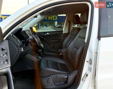 Білий Фольксваген Тігуан, об'ємом двигуна 1.98 л та пробігом 145 тис. км за 13500 $, фото 12 на Automoto.ua