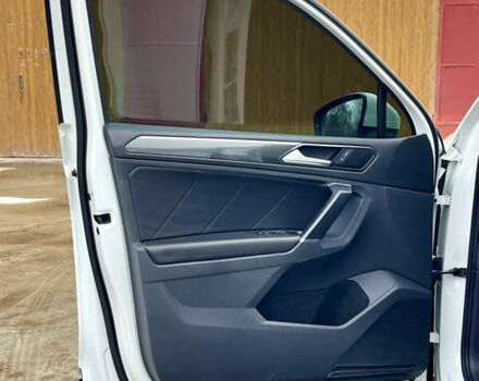 Белый Фольксваген Тигуан, объемом двигателя 2 л и пробегом 210 тыс. км за 23999 $, фото 31 на Automoto.ua