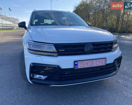 Белый Фольксваген Тигуан, объемом двигателя 2 л и пробегом 166 тыс. км за 14700 $, фото 2 на Automoto.ua