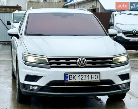 Белый Фольксваген Тигуан, объемом двигателя 2 л и пробегом 210 тыс. км за 23999 $, фото 30 на Automoto.ua
