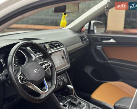 Белый Фольксваген Тигуан, объемом двигателя 2 л и пробегом 120 тыс. км за 22200 $, фото 13 на Automoto.ua