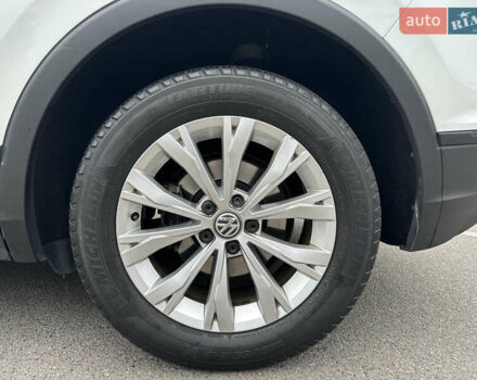 Білий Фольксваген Тігуан, об'ємом двигуна 2 л та пробігом 144 тис. км за 19500 $, фото 17 на Automoto.ua