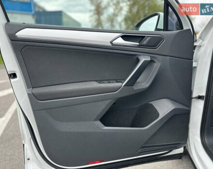 Білий Фольксваген Тігуан, об'ємом двигуна 2 л та пробігом 144 тис. км за 19500 $, фото 35 на Automoto.ua