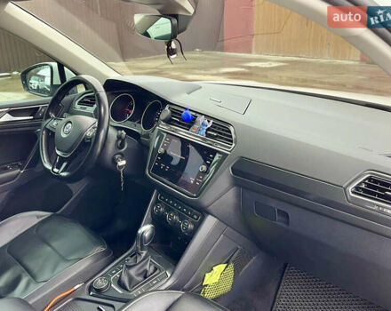 Белый Фольксваген Тигуан, объемом двигателя 2 л и пробегом 210 тыс. км за 23999 $, фото 61 на Automoto.ua