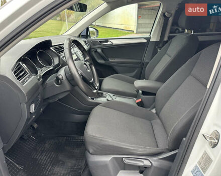 Білий Фольксваген Тігуан, об'ємом двигуна 2 л та пробігом 144 тис. км за 19500 $, фото 20 на Automoto.ua