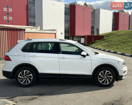 Белый Фольксваген Тигуан, объемом двигателя 2 л и пробегом 207 тыс. км за 20900 $, фото 3 на Automoto.ua