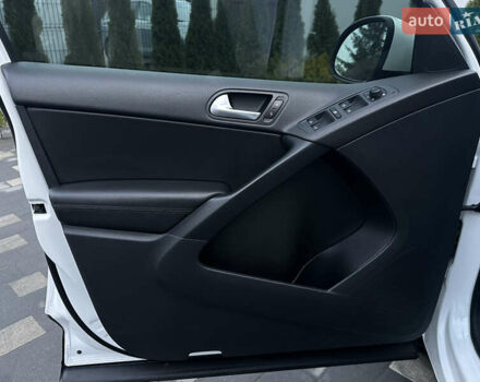 Белый Фольксваген Тигуан, объемом двигателя 2 л и пробегом 176 тыс. км за 12650 $, фото 27 на Automoto.ua