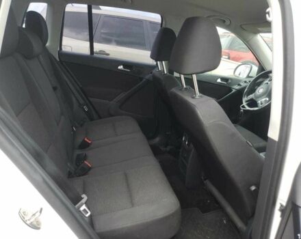 Білий Фольксваген Тігуан, об'ємом двигуна 2 л та пробігом 56 тис. км за 1200 $, фото 9 на Automoto.ua