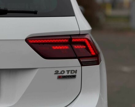 Белый Фольксваген Тигуан, объемом двигателя 2 л и пробегом 71 тыс. км за 25000 $, фото 7 на Automoto.ua