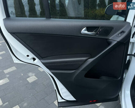 Белый Фольксваген Тигуан, объемом двигателя 2 л и пробегом 176 тыс. км за 12650 $, фото 28 на Automoto.ua