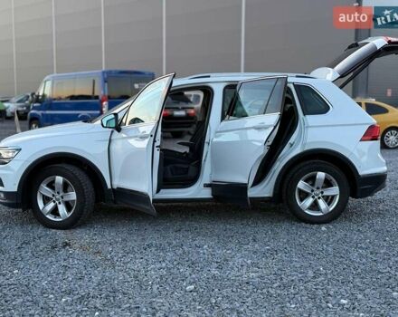 Білий Фольксваген Тігуан, об'ємом двигуна 2 л та пробігом 161 тис. км за 24880 $, фото 26 на Automoto.ua