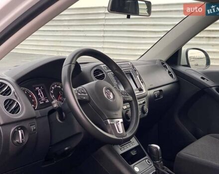 Білий Фольксваген Тігуан, об'ємом двигуна 1.98 л та пробігом 120 тис. км за 14000 $, фото 5 на Automoto.ua