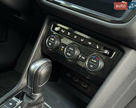 Білий Фольксваген Тігуан, об'ємом двигуна 1.98 л та пробігом 74 тис. км за 22222 $, фото 33 на Automoto.ua