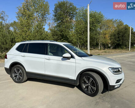 Белый Фольксваген Тигуан, объемом двигателя 2 л и пробегом 67 тыс. км за 26500 $, фото 4 на Automoto.ua