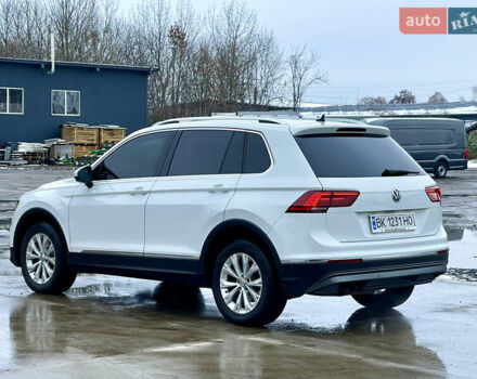 Белый Фольксваген Тигуан, объемом двигателя 2 л и пробегом 210 тыс. км за 23999 $, фото 25 на Automoto.ua