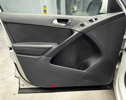 Білий Фольксваген Тігуан, об'ємом двигуна 2 л та пробігом 166 тис. км за 14200 $, фото 15 на Automoto.ua