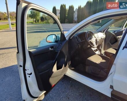 Белый Фольксваген Тигуан, объемом двигателя 2 л и пробегом 93 тыс. км за 13500 $, фото 24 на Automoto.ua