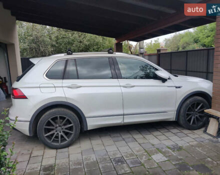 Белый Фольксваген Тигуан, объемом двигателя 1.97 л и пробегом 137 тыс. км за 28999 $, фото 2 на Automoto.ua