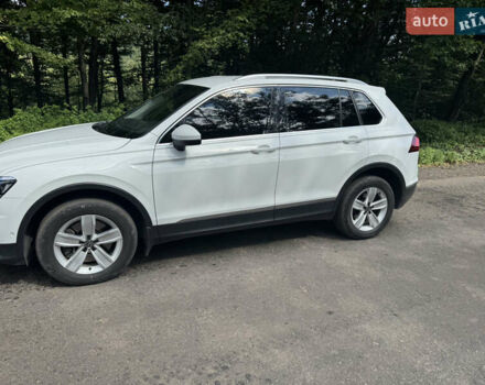 Белый Фольксваген Тигуан, объемом двигателя 1.97 л и пробегом 282 тыс. км за 22500 $, фото 2 на Automoto.ua