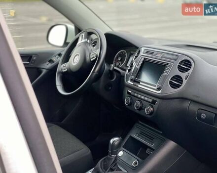 Білий Фольксваген Тігуан, об'ємом двигуна 1.98 л та пробігом 120 тис. км за 14000 $, фото 6 на Automoto.ua