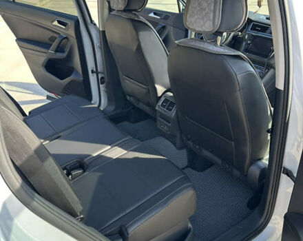 Белый Фольксваген Тигуан, объемом двигателя 2 л и пробегом 67 тыс. км за 26500 $, фото 12 на Automoto.ua