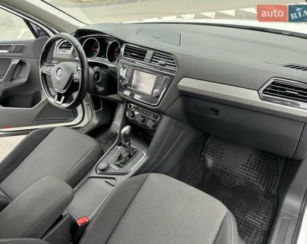 Білий Фольксваген Тігуан, об'ємом двигуна 2 л та пробігом 144 тис. км за 19500 $, фото 29 на Automoto.ua