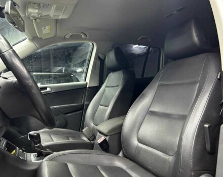 Білий Фольксваген Тігуан, об'ємом двигуна 2 л та пробігом 166 тис. км за 14200 $, фото 6 на Automoto.ua