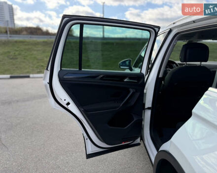 Белый Фольксваген Тигуан, объемом двигателя 2 л и пробегом 207 тыс. км за 20900 $, фото 17 на Automoto.ua