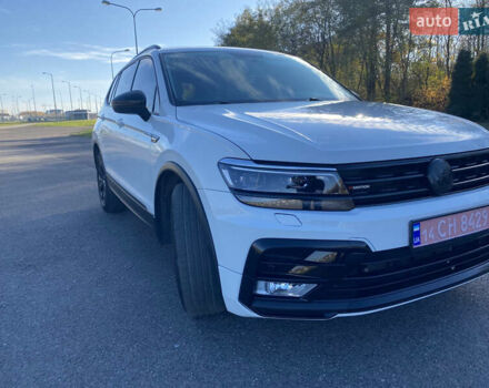 Белый Фольксваген Тигуан, объемом двигателя 2 л и пробегом 166 тыс. км за 14700 $, фото 1 на Automoto.ua