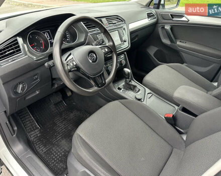 Білий Фольксваген Тігуан, об'ємом двигуна 2 л та пробігом 144 тис. км за 19500 $, фото 19 на Automoto.ua