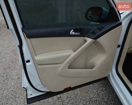 Белый Фольксваген Тигуан, объемом двигателя 1.98 л и пробегом 82 тыс. км за 15600 $, фото 5 на Automoto.ua