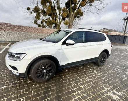 Белый Фольксваген Тигуан, объемом двигателя 2 л и пробегом 212 тыс. км за 16500 $, фото 1 на Automoto.ua