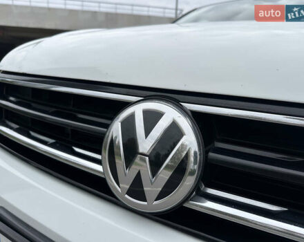 Білий Фольксваген Тігуан, об'ємом двигуна 2 л та пробігом 144 тис. км за 19500 $, фото 16 на Automoto.ua