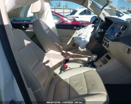 Білий Фольксваген Тігуан, об'ємом двигуна 2 л та пробігом 152 тис. км за 7600 $, фото 6 на Automoto.ua