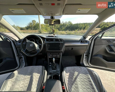 Белый Фольксваген Тигуан, объемом двигателя 2 л и пробегом 67 тыс. км за 26500 $, фото 17 на Automoto.ua