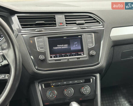 Білий Фольксваген Тігуан, об'ємом двигуна 2 л та пробігом 144 тис. км за 19500 $, фото 26 на Automoto.ua