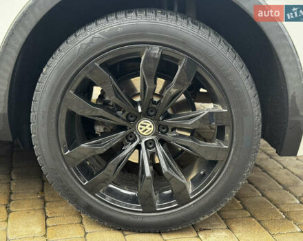 Белый Фольксваген Тигуан, объемом двигателя 2 л и пробегом 120 тыс. км за 22200 $, фото 24 на Automoto.ua