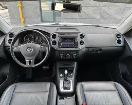 Белый Фольксваген Тигуан, объемом двигателя 2 л и пробегом 130 тыс. км за 14799 $, фото 17 на Automoto.ua