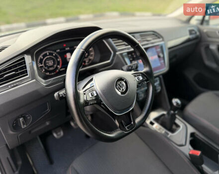 Белый Фольксваген Тигуан, объемом двигателя 2 л и пробегом 207 тыс. км за 20900 $, фото 11 на Automoto.ua