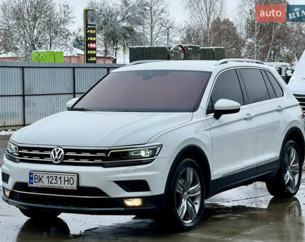 Белый Фольксваген Тигуан, объемом двигателя 2 л и пробегом 210 тыс. км за 23999 $, фото 5 на Automoto.ua
